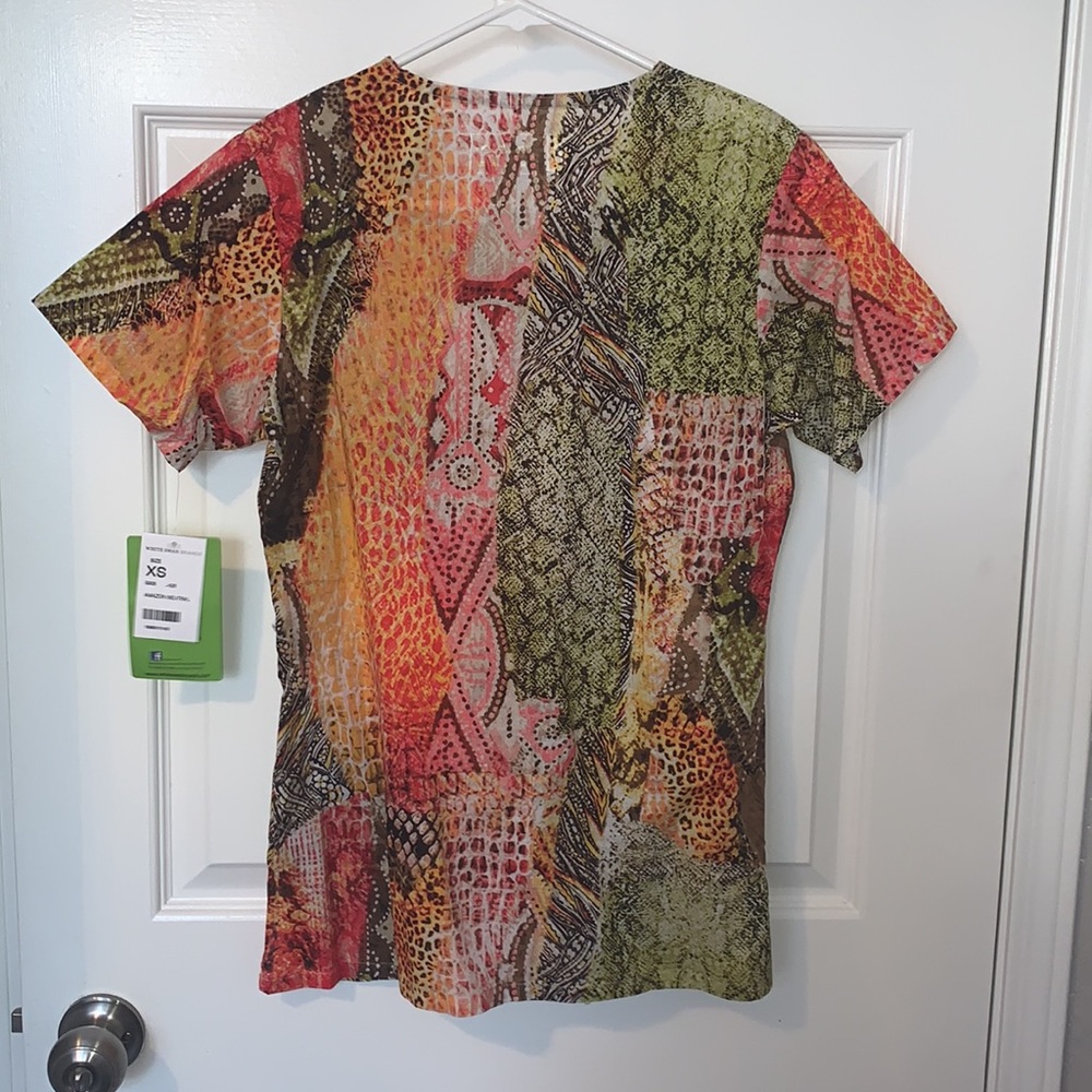 Multicolored scrub top - Picture 3 of 4